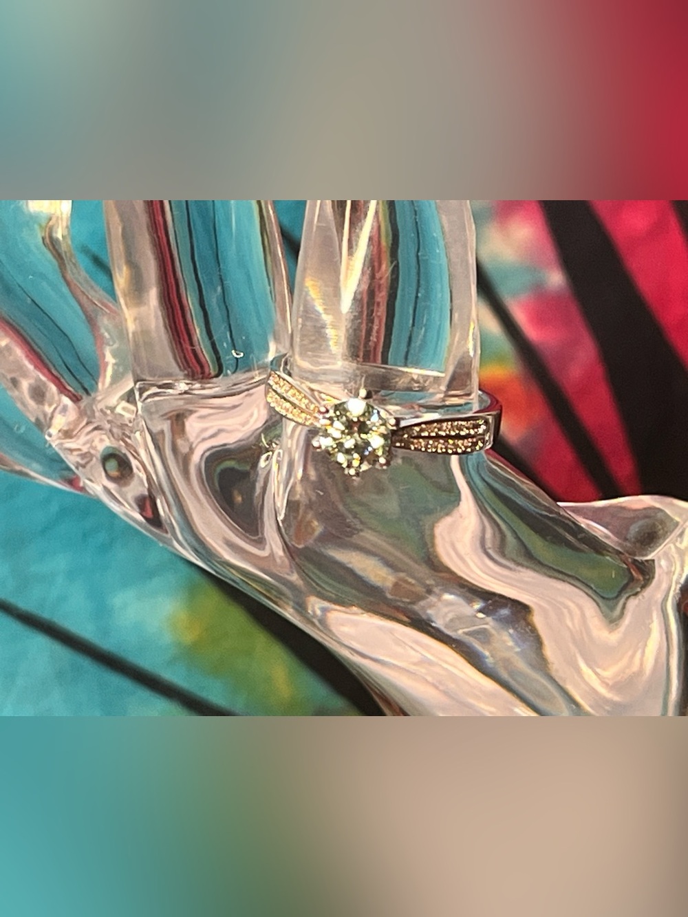 Light Green Moissanite Split-Shank Ring • Size 9 • 1.0 CT • CR7108